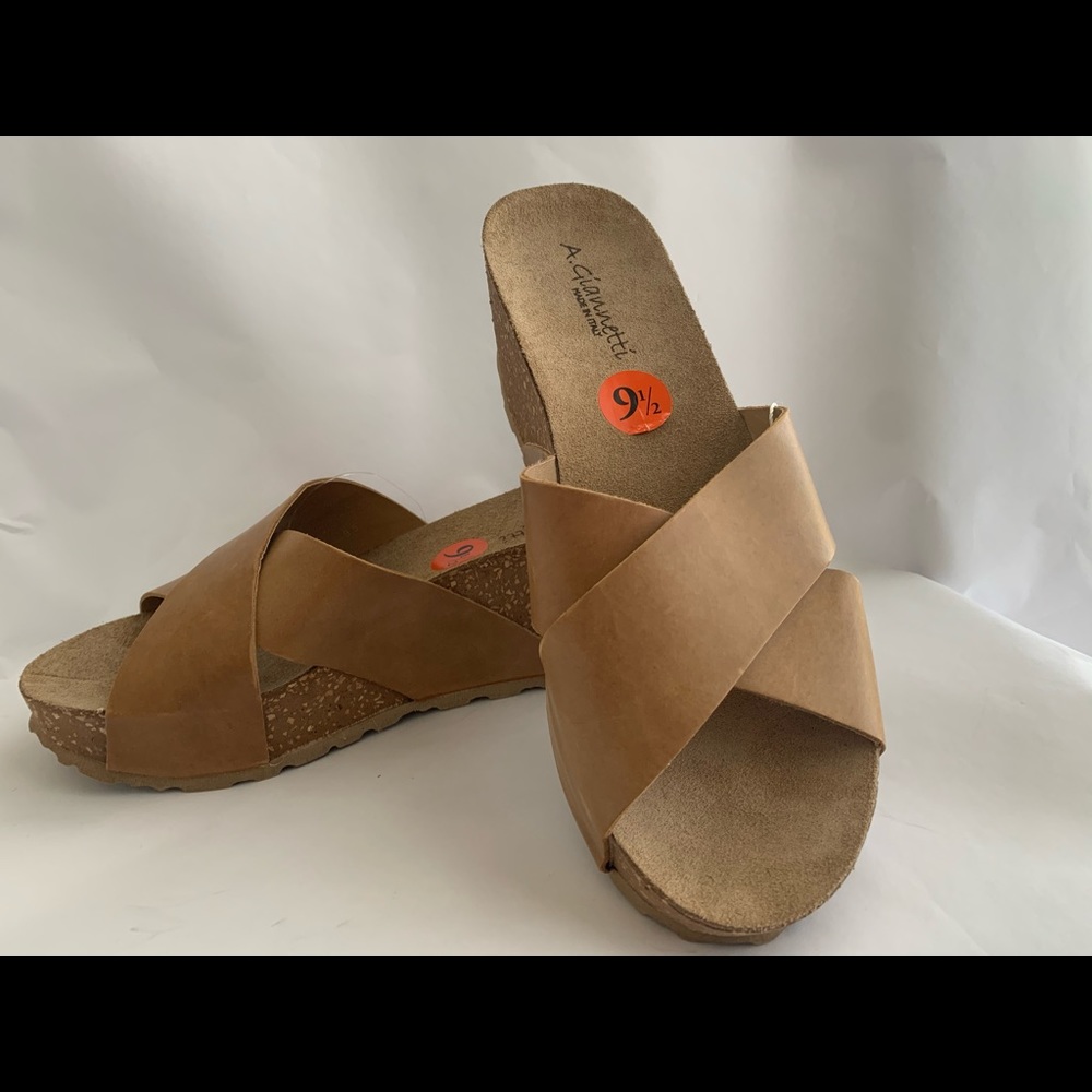 NWT Size 9.5 Tan Leather Wedge Slides Italy